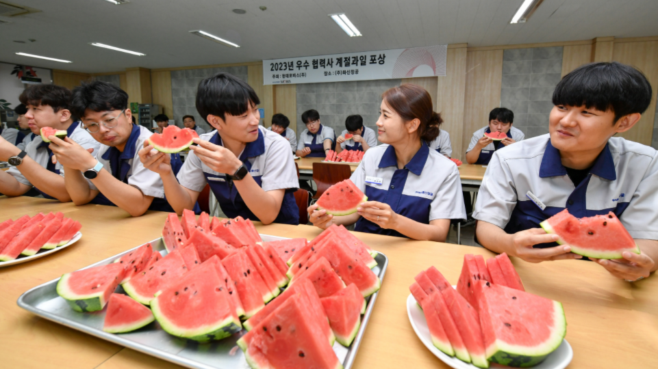 现代摩比斯献上时令水果,感恩优秀合作伙伴!