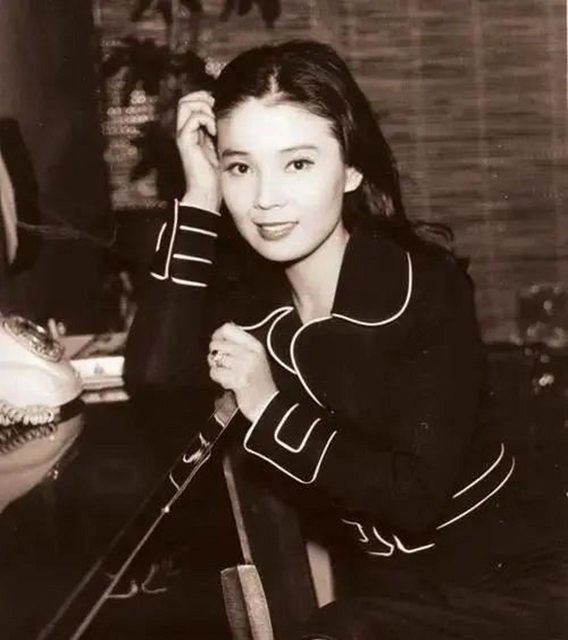 尹静姬,一位韩国国宝级女演员,因陷入家庭纷争和疾病折磨的风波而备受