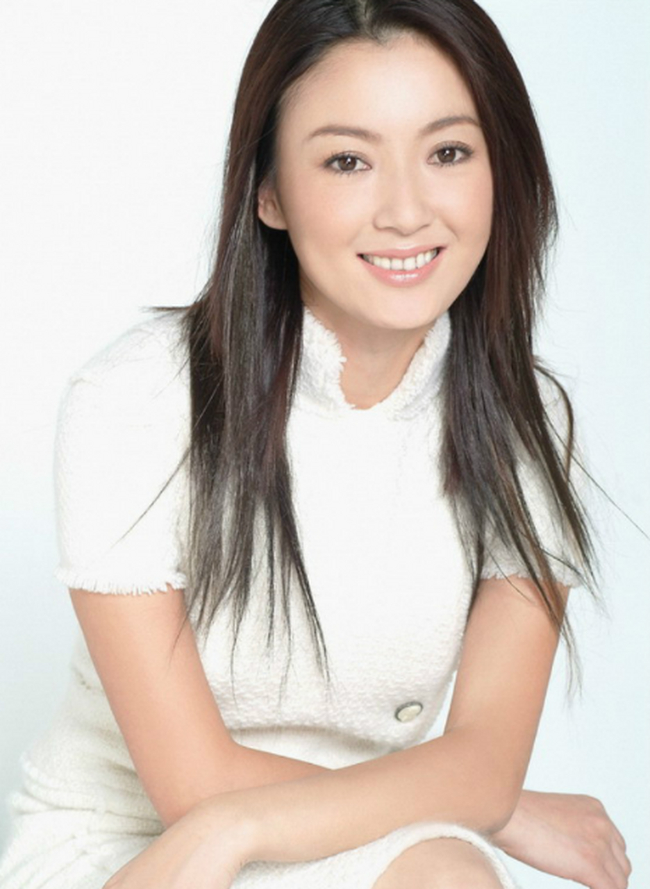 池华琼作为校园女神出演《十六岁花季》出道,之后参演多部作品成为红