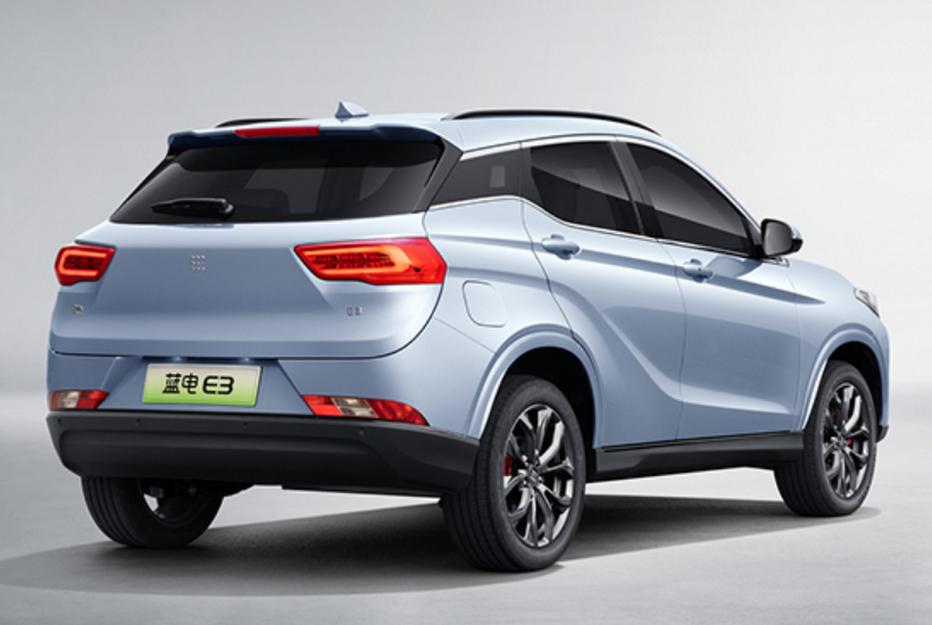 作为一款售价在15万以内的智能纯电suv,蓝电e3在十几万这个价位区间能