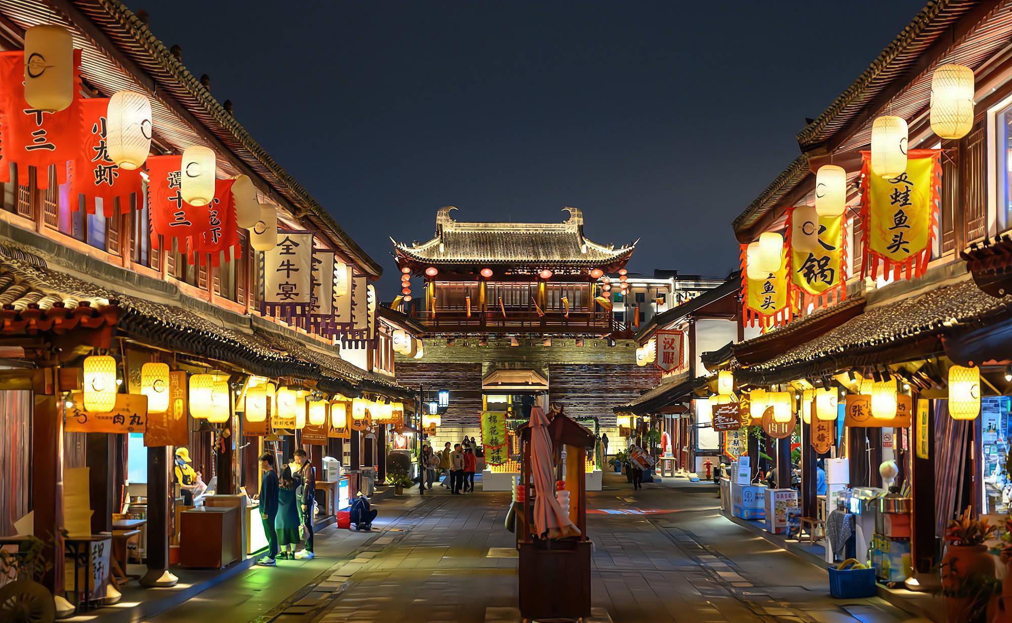 赣州四贤坊,记载了4位历史名人,仿古商业街极具网红气质