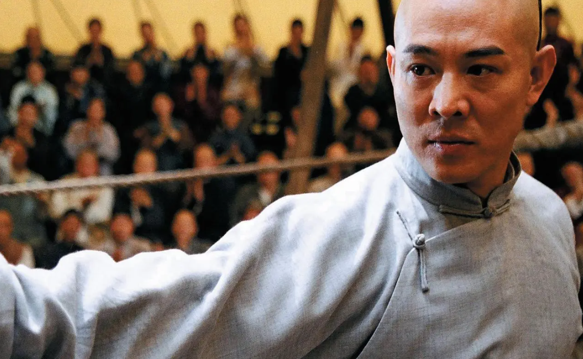 李连杰赴台状态差!脸有不明凹洞,直言有童年阴影伴随自己30年