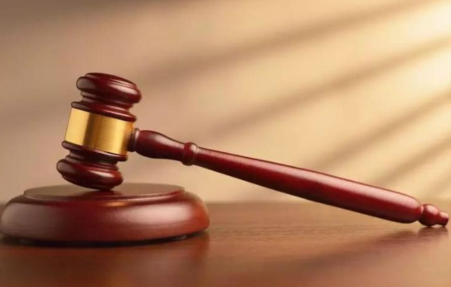 2011年毛苒走下法庭,与母亲告别后被押法场,行刑前表情异常冷静