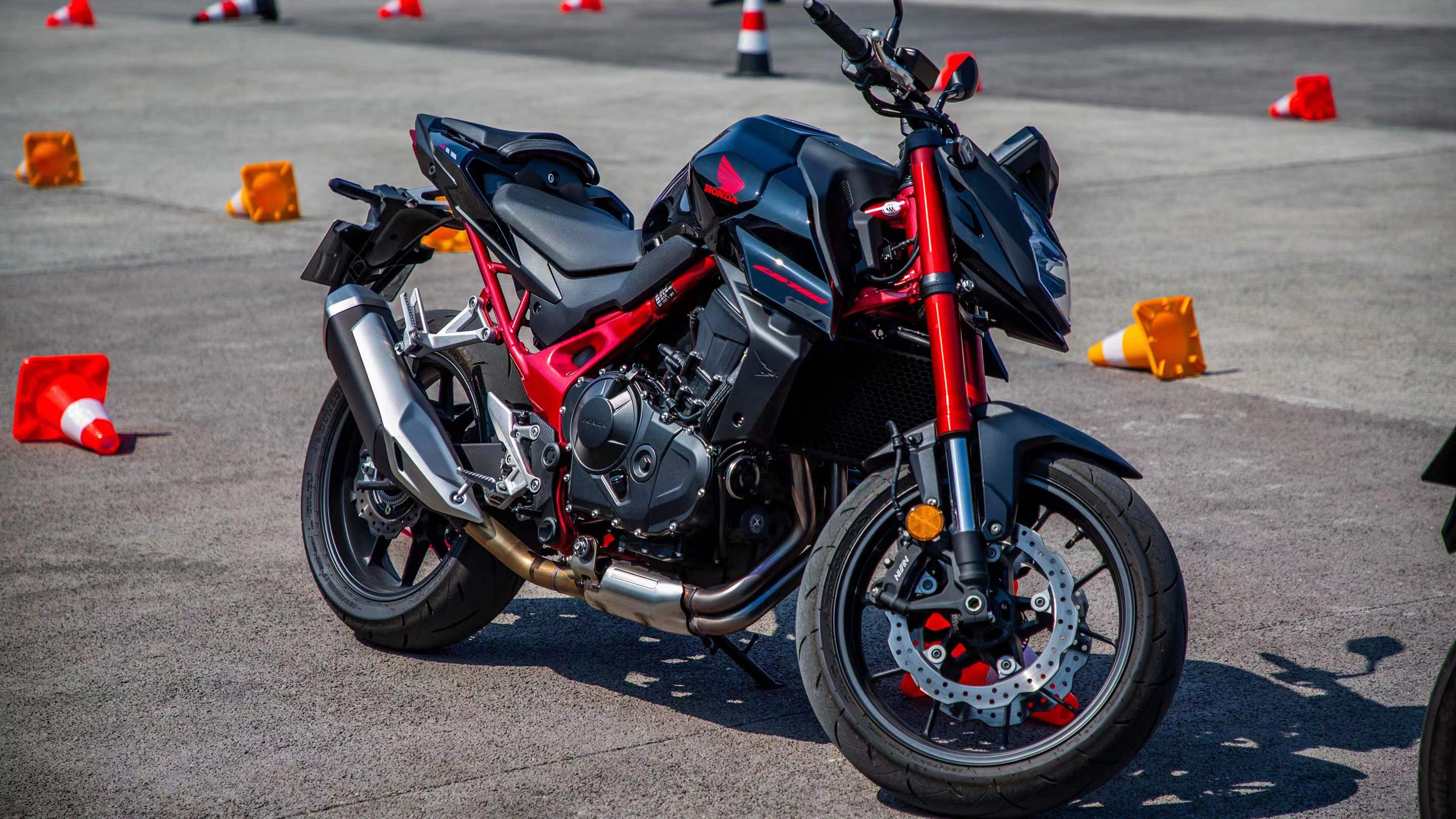 本田携众车型亮相2023重庆摩博会 抢先试驾全新cb750hondahornet