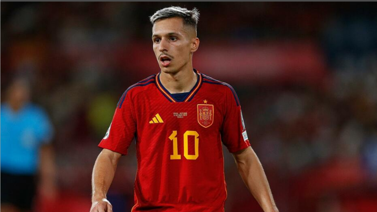 两年前在丙级联赛效力的男子身披 10 号球衣首次亮相西班牙国家队