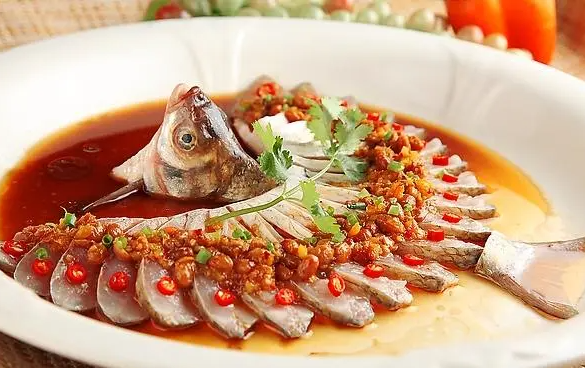 清蒸武昌鱼为何能成为十大名菜代表之一呢?从而风靡全国呢?