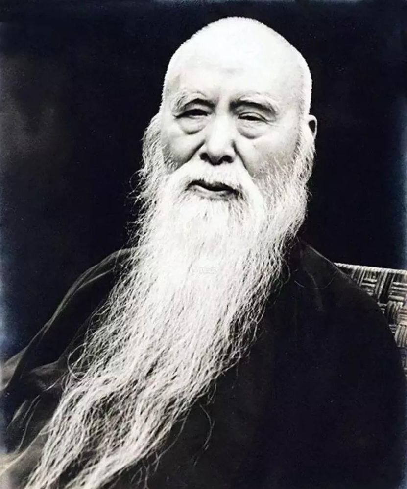 于右任:中国近现代书法家,后世喻为"一代书圣"