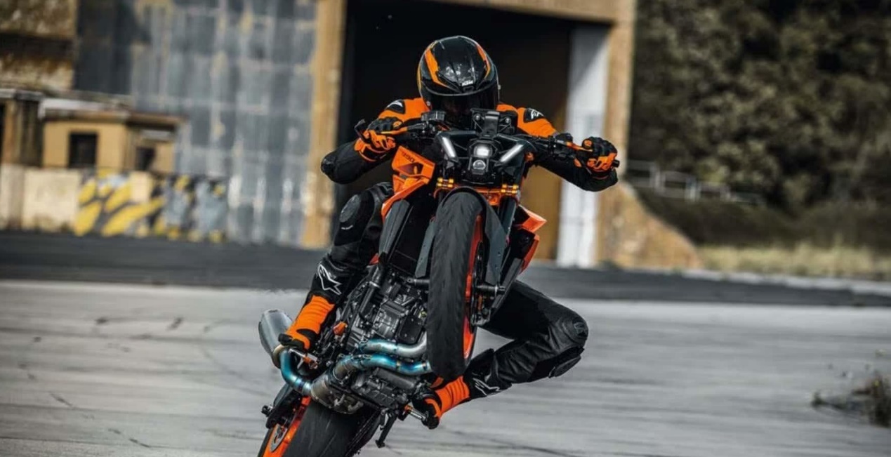 新车 - 售价约合9.12万元,双缸123马力,全新ktm