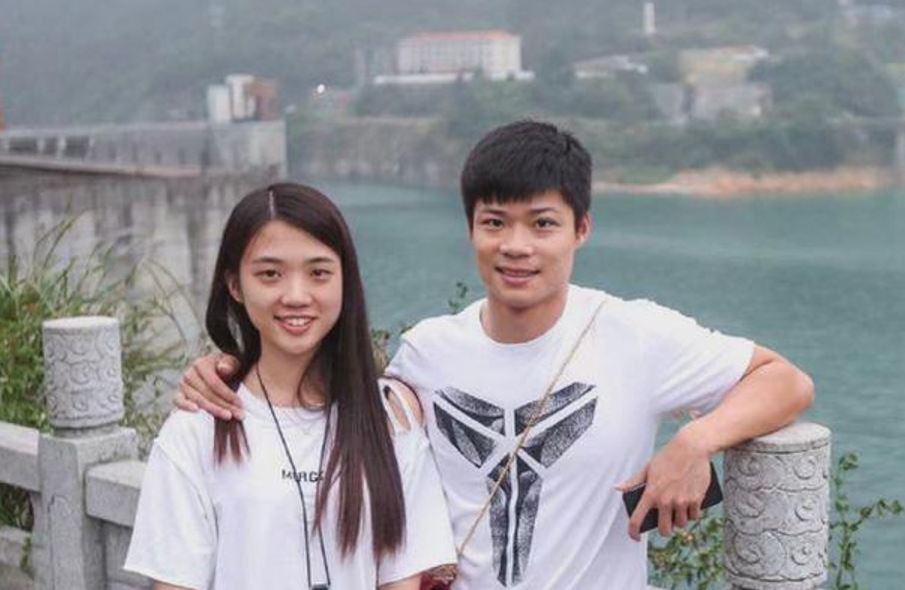 "人生赢家"苏炳添,从校园到结婚生子,妻子林艳芳是他的贵人