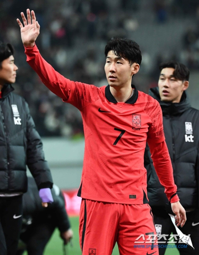 孙兴民结婚了"……"love……他的表情更亮是有原因的