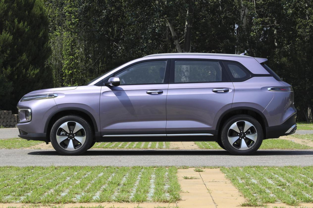 五菱放出"王炸",2.0t动力,1.0l油耗,轴距2.7米,放弃锋兰达