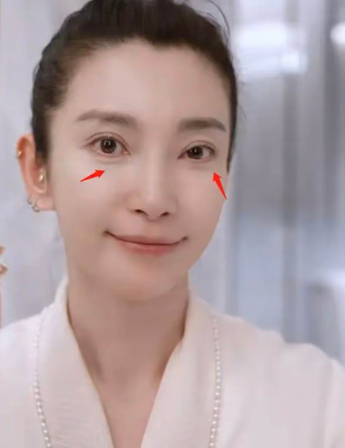 李冰冰素颜生图美出圈,离开了滤镜,她看着还像"大学生"