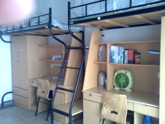 探寻全国"寒酸"大学寝室排名:学生震惊如荒岛求生