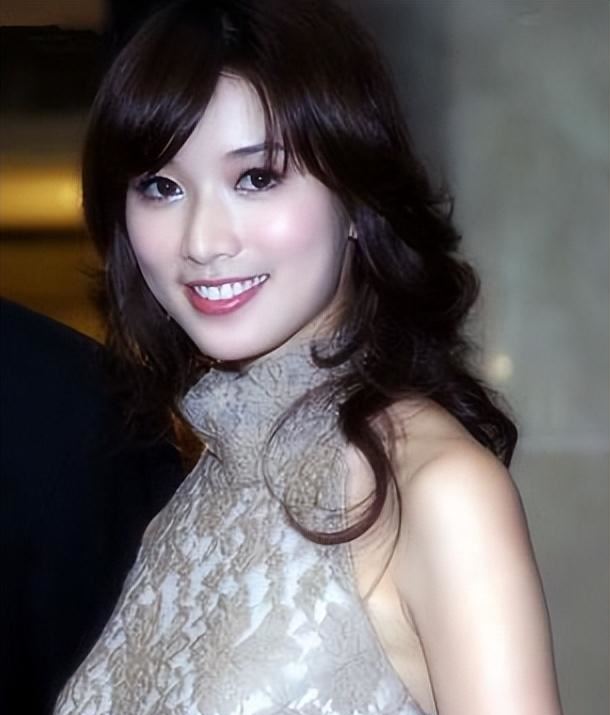 "黑泽志玲"宣布永久退出娱乐圈!或因被日本籍老公将假体打出!