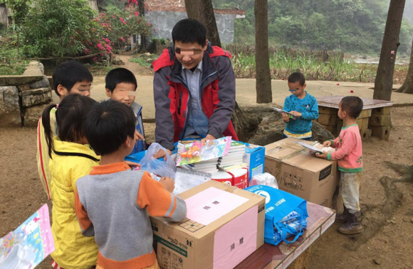 故事:小伙放弃高薪工作,支教11年见证偏远山区变化