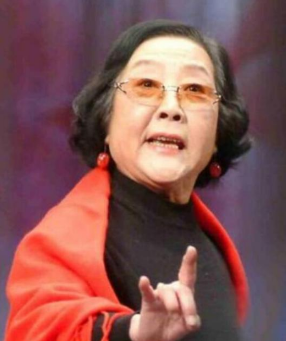 京剧名家赵燕侠:丈夫早逝,59岁再婚,如今94岁依旧热爱京剧