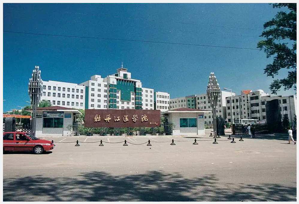 黑龙江两所医学院即将更名为医科大学,高考录取分数或将上涨