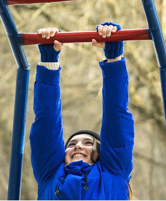 腰椎间盘突出了,吊单杠就能好?有讲究别瞎练!