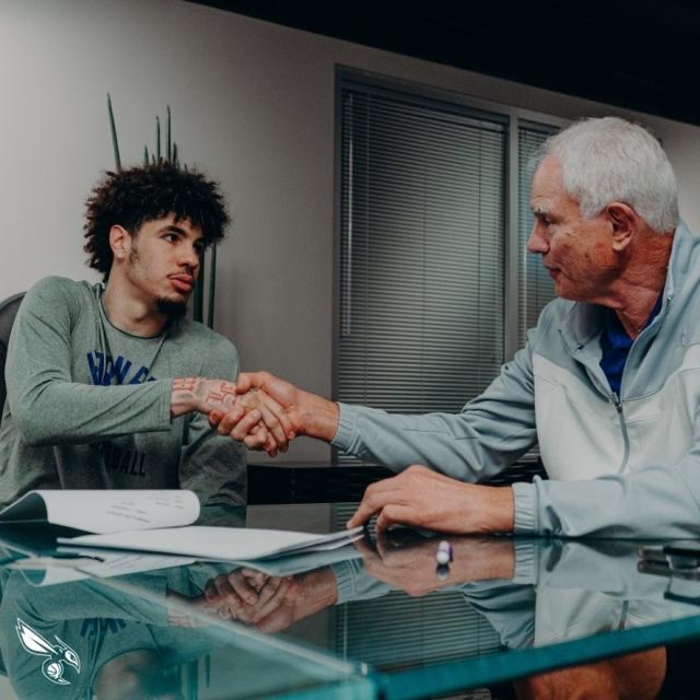 三球lamelo ball 的球星卡还值得收藏嘛?