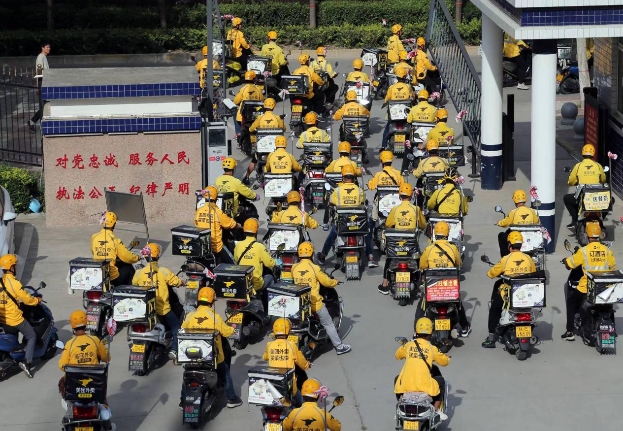 失业大军涌入外卖骑手收入腰斩