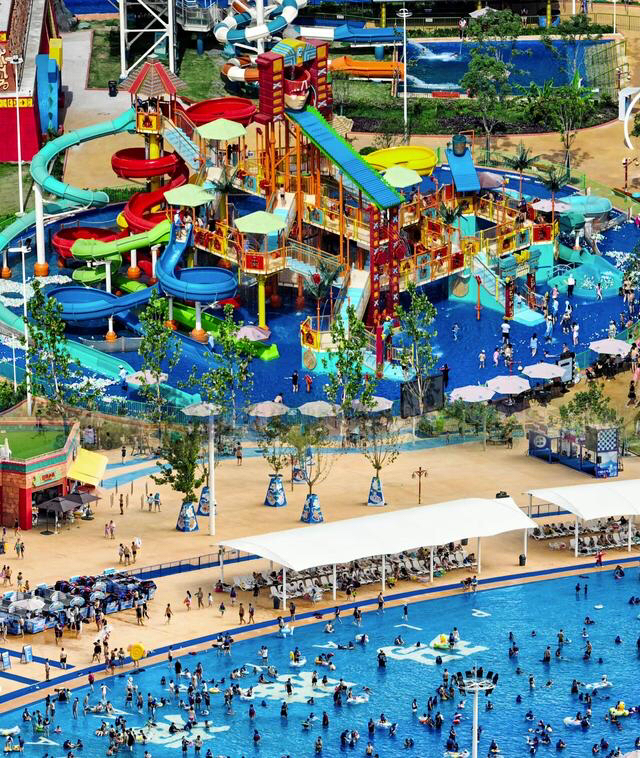 大庆一水上乐园挤满戴泳圈游客,景区限流,卫生局:常做水质检测