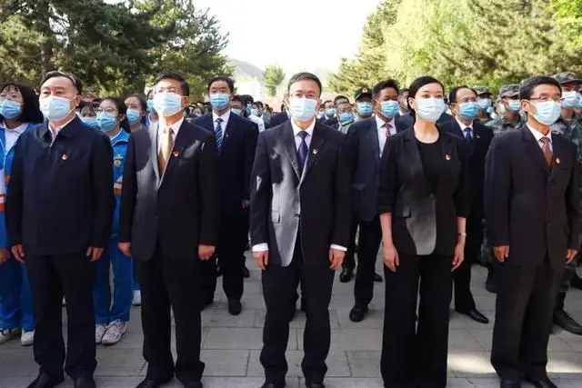 张琪:最年轻"美女县长",清华大学博士学位,美貌与才华并存