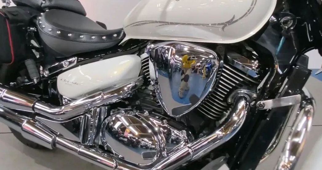 铃木经典太子车入侵者400,外观霸气,v型双缸,轴传动,摩旅神器