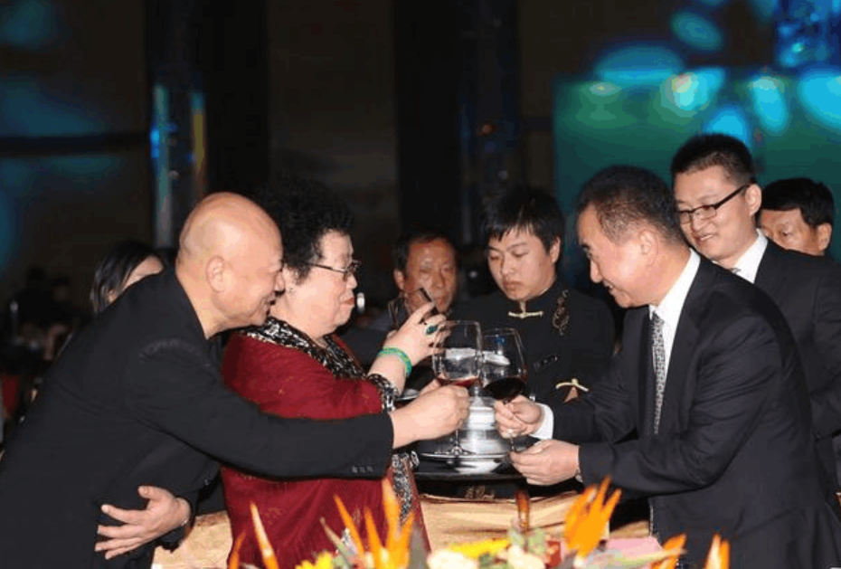 王健林女秘书:每月工作15天,年薪100万,连王思聪的面子都不给