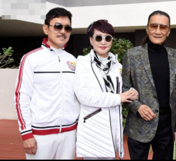 谢贤狄波拉离婚后,狄波拉和小11岁男友结婚,前夫和现任相处融洽