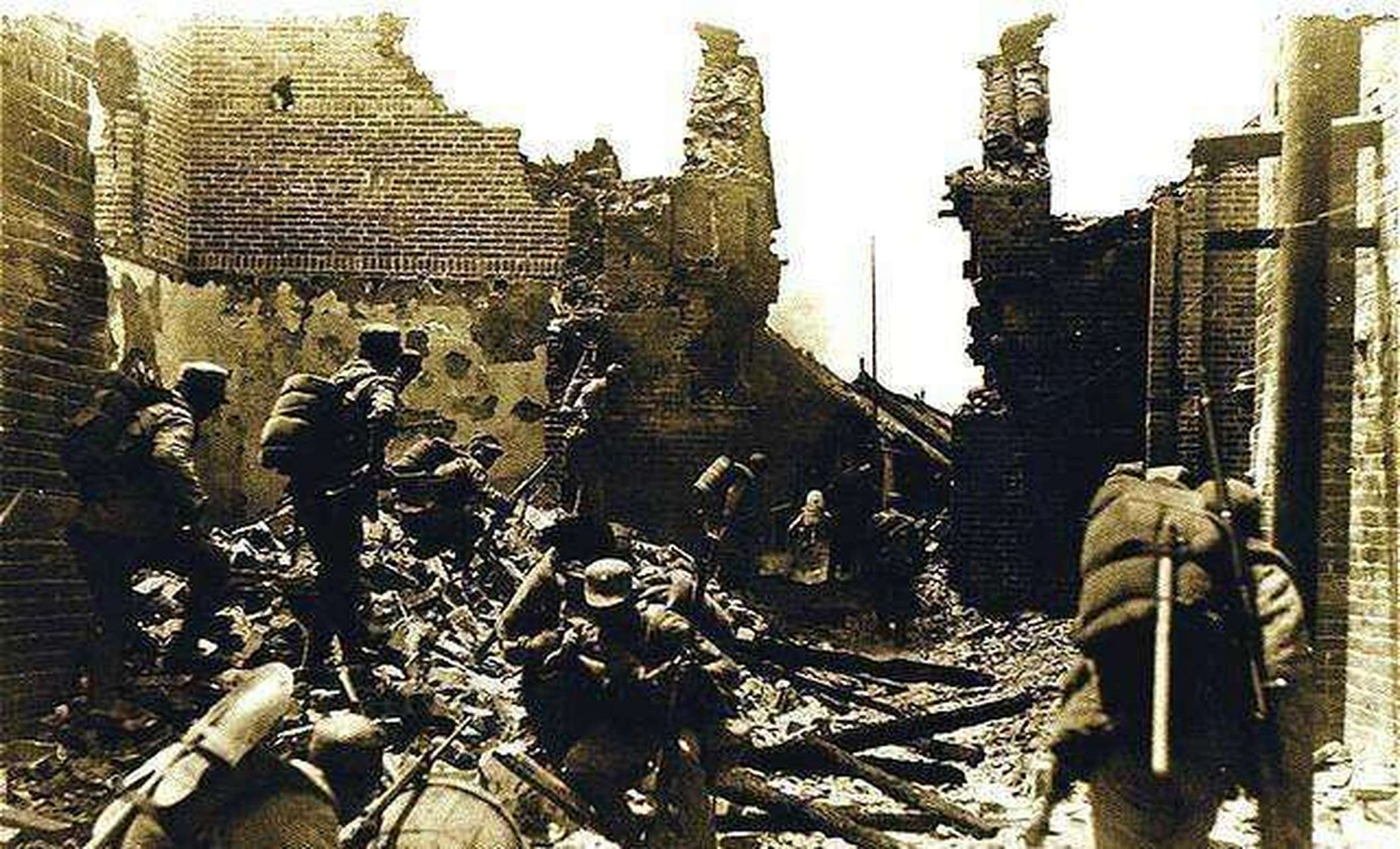 壮士自筹钱粮出川抗日,英雄师长最后时刻问:你们怕不怕?