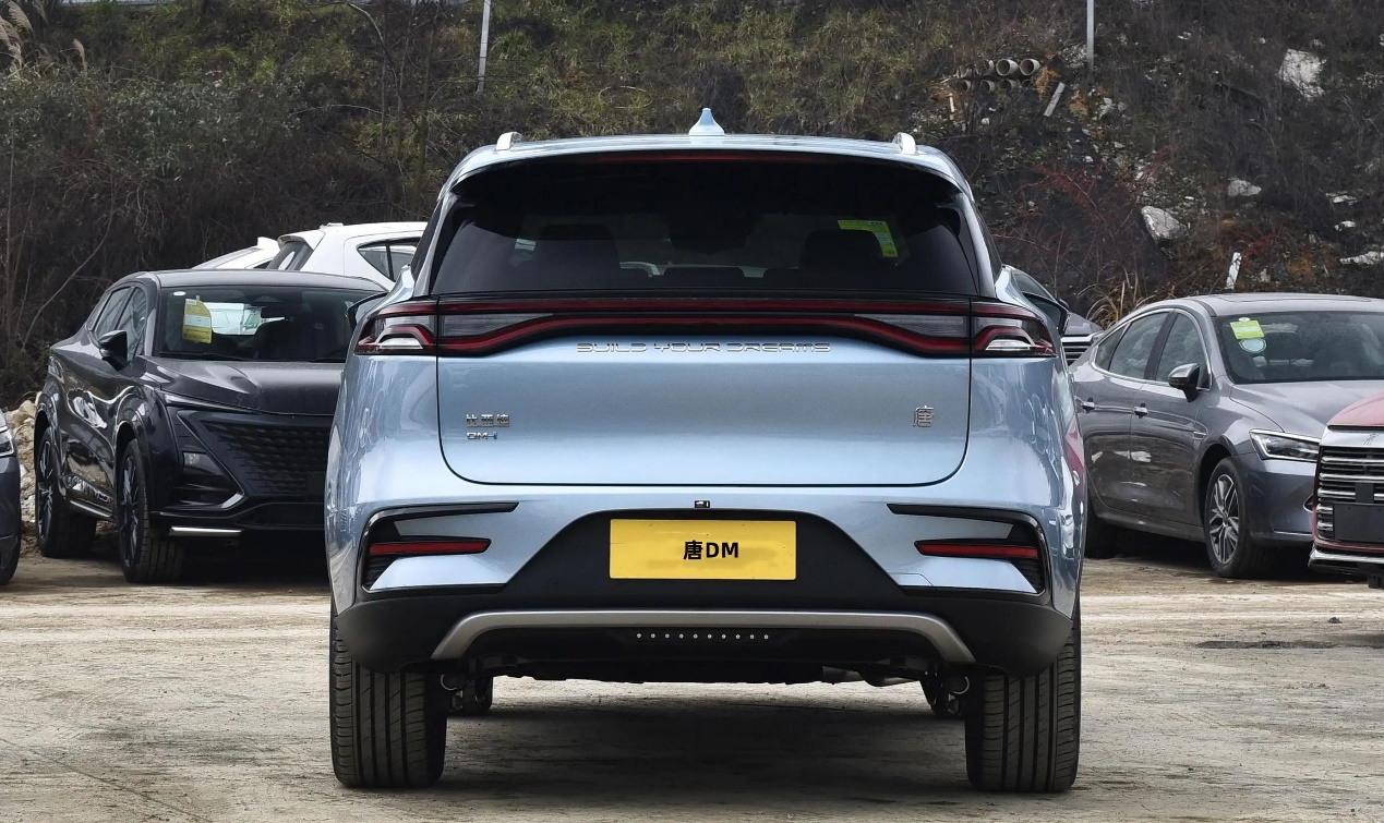 比亚迪唐dm-i冠军版112km车型推出限时优惠,2000元抵1万元购车款