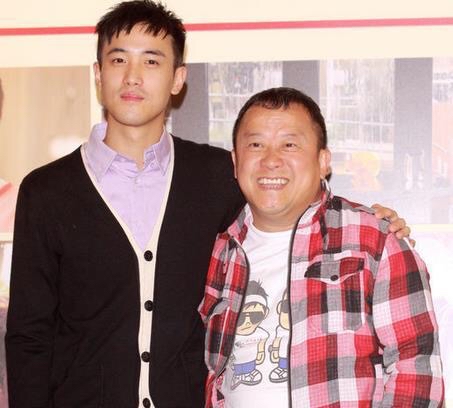 曾志伟儿子比老爸有魅力!长相帅气穿衣也有品,长着一双深情眼