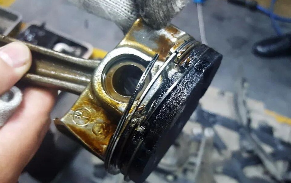 怎么判断发动机冲缸了?