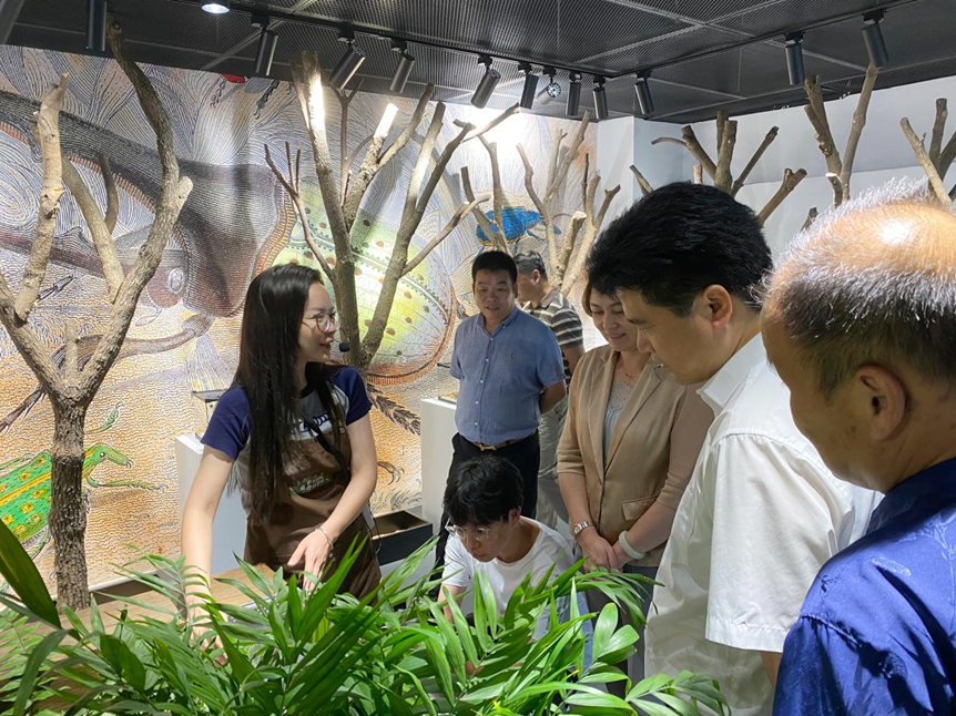 淳安县县委常委鲁连美及各乡镇商会负责人调研千岛湖虫趣科普馆