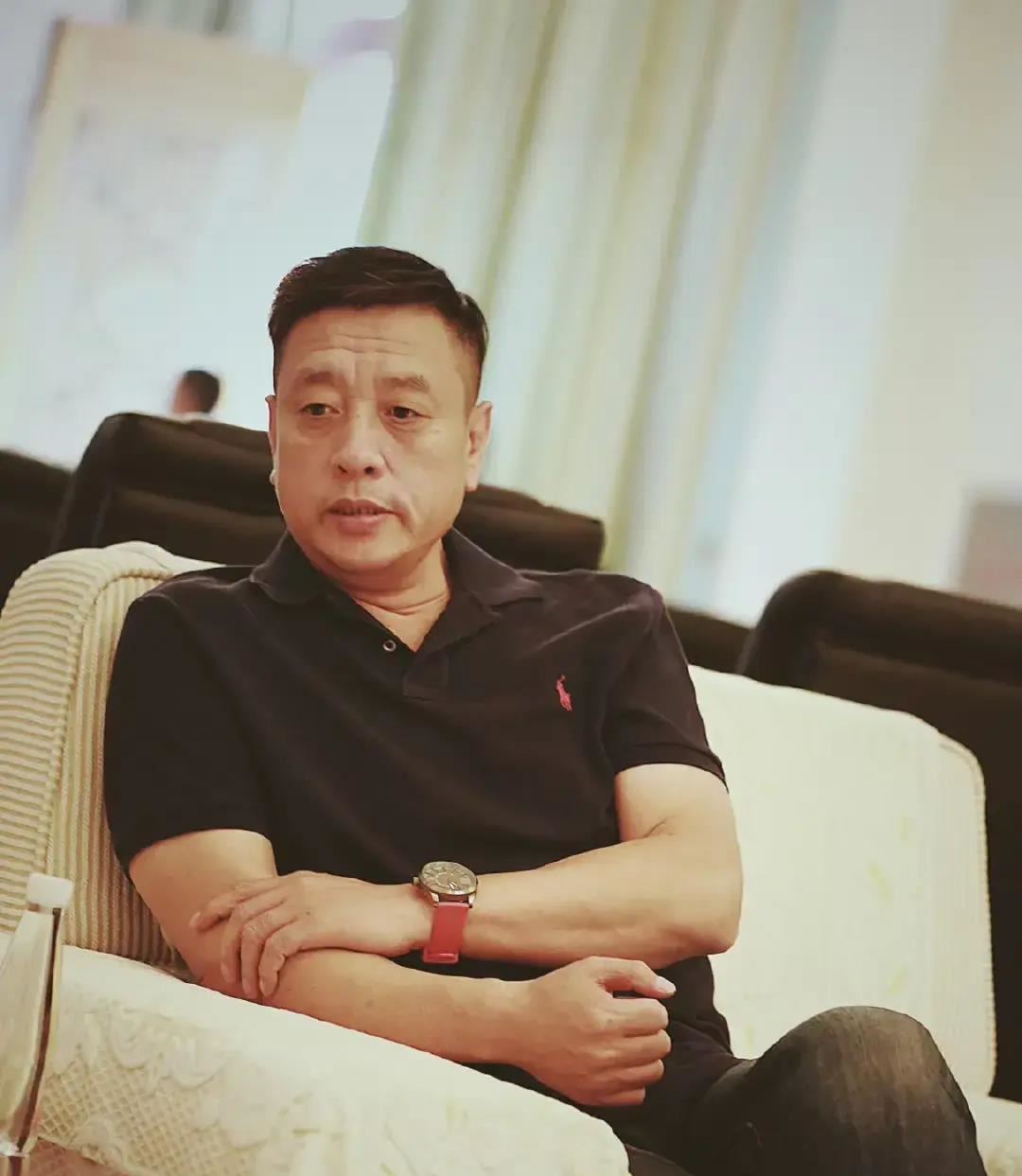 刘立伟:娶圈外妻子,婚后生一子,幸福美满