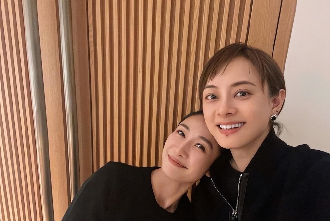 甄嬛安陵容再聚!孙俪晒和陶昕然最新合照,亲密靠肩依偎,爆料女