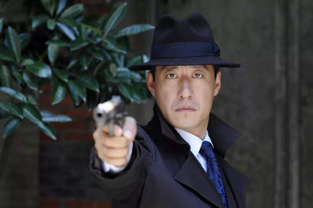 涉案剧《云豹行动》将袭,于震张晚意领衔主演,女主和星爷关系铁