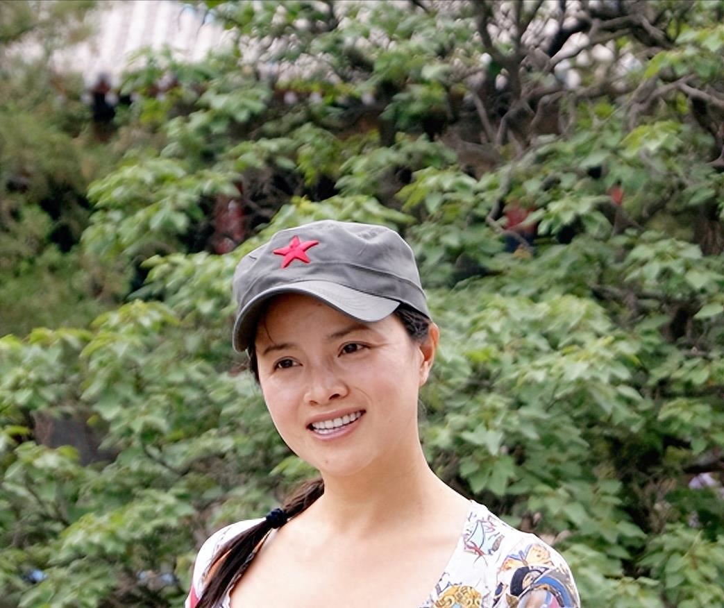 性感女星石兰:相识9天就闪婚,离婚后嫁外籍老公