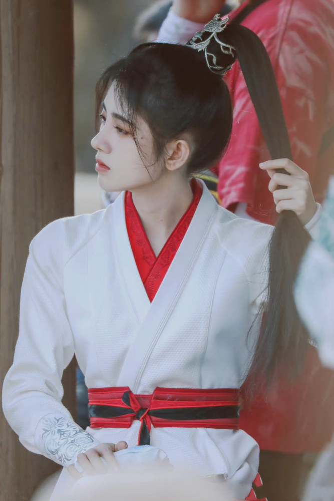 《花戎》是另一部《长月烬明》吗,剧情虽然俗烂,却很爽