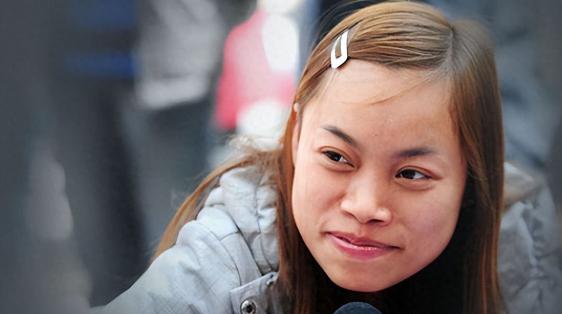 网红凤姐纽约地铁被偶遇,穿着时髦颜值提升变美人,曝月薪超4万