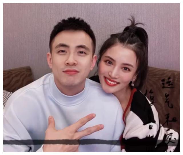 赵继伟澳门游玩揭秘:高颜值妻子,"双胞胎"兄弟合照成为亮点!