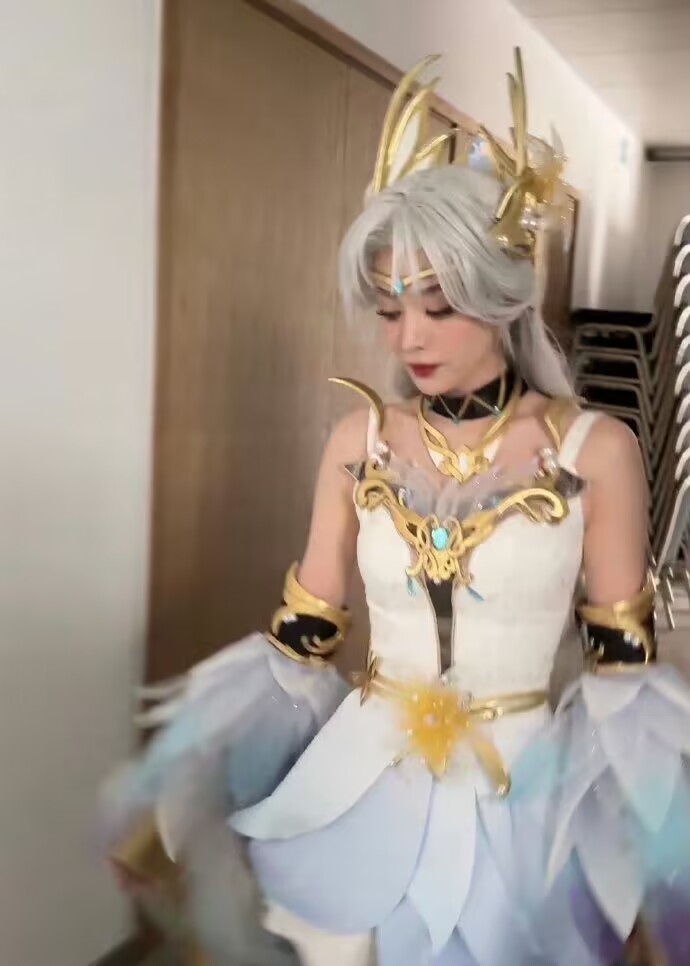 古力娜扎cos"貂蝉"火出圈,网友:让你模仿,没让你超越