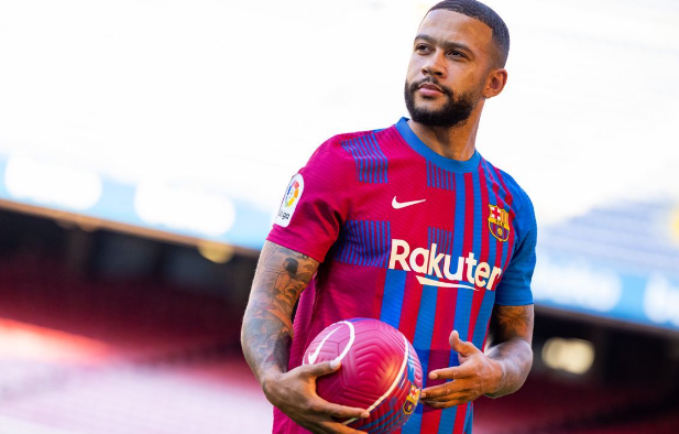 荷兰足球明星孟菲斯-德佩的新女友