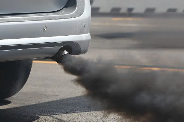 车辆冒蓝烟可能给您带来什么隐患?如何解决?