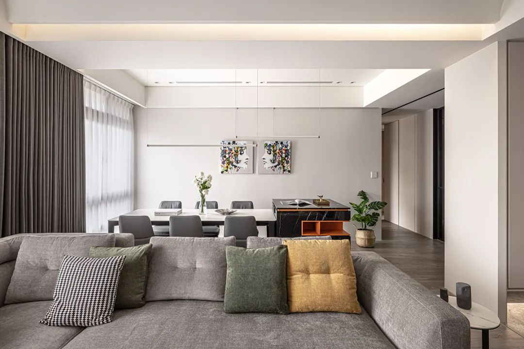 130平米三居室,现代简约质感装修,白灰搭配更绝妙!