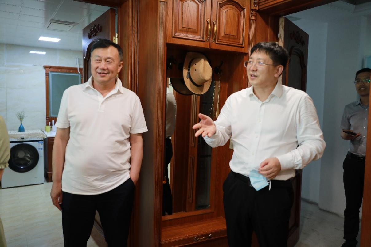 道外区常务副区长刘福鹏领导一行莅临宜康康养中心走访指导工作