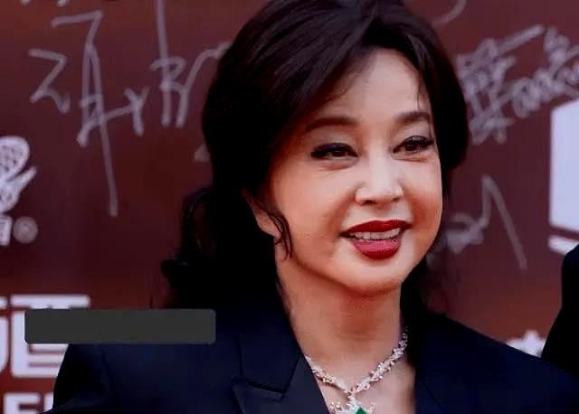 67岁李雪健上节目说话费劲!脑门冒汗打湿头发,身体消瘦让人疼爱