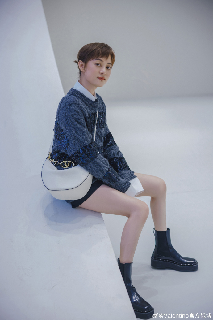 孙俪拍时尚杂志被嘲!膀大腰圆眼睛突兀,网友直呼用力过猛