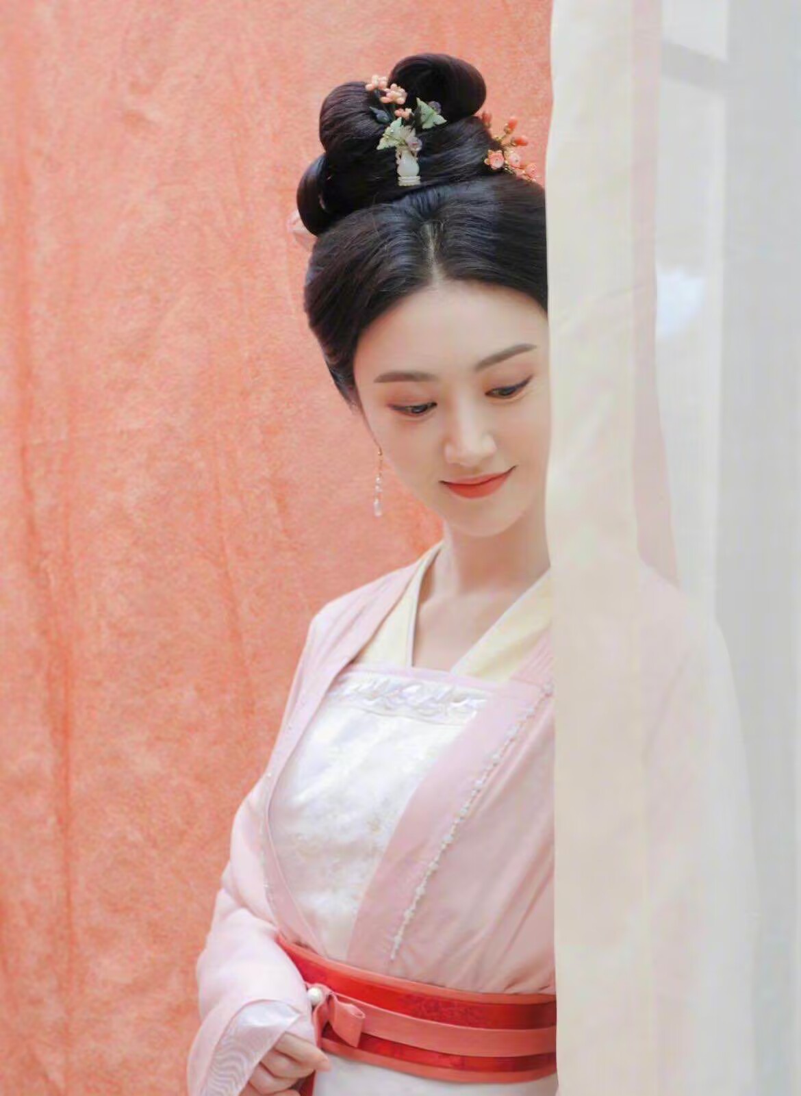 景甜汉服造型美出圈,网友:姐姐快多拍点"古偶剧"吧!