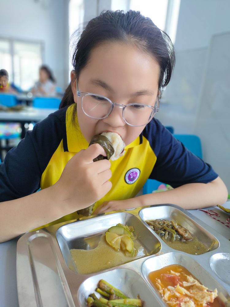 "粽"情端午,乐享安康——塔哈镇中心学校开展迎端午系列活动